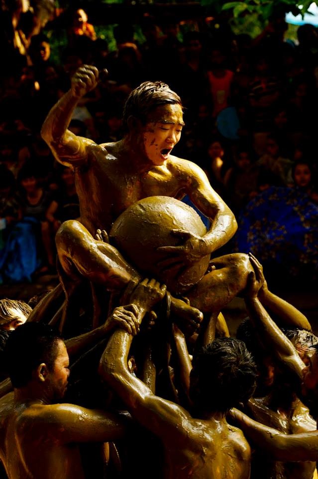 Bac Giang province's traditional all-male mud wrestling competition  - ảnh 8